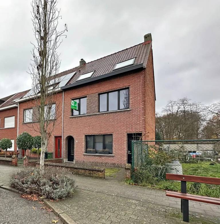 Huis te huur in Wijnegem met 4 slaapkamers