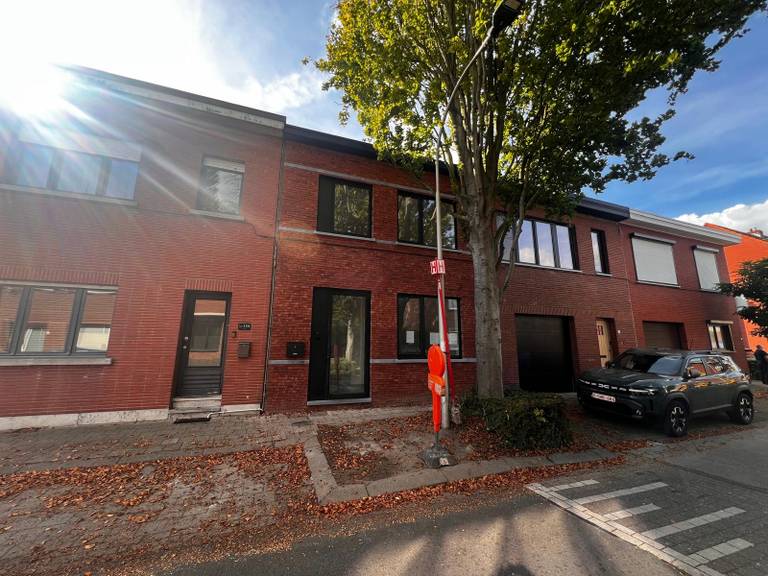 Huis te huur in Brasschaat met 4 slaapkamers