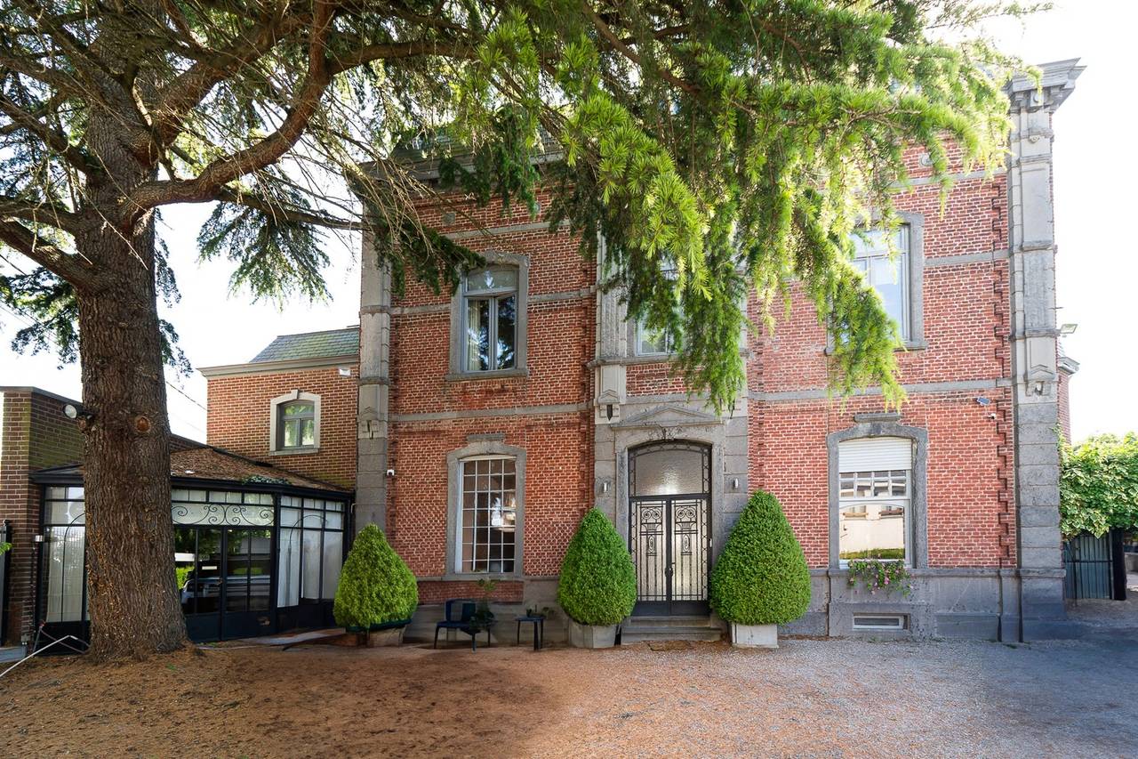 Huis te koop in Tamines met 8 slaapkamers